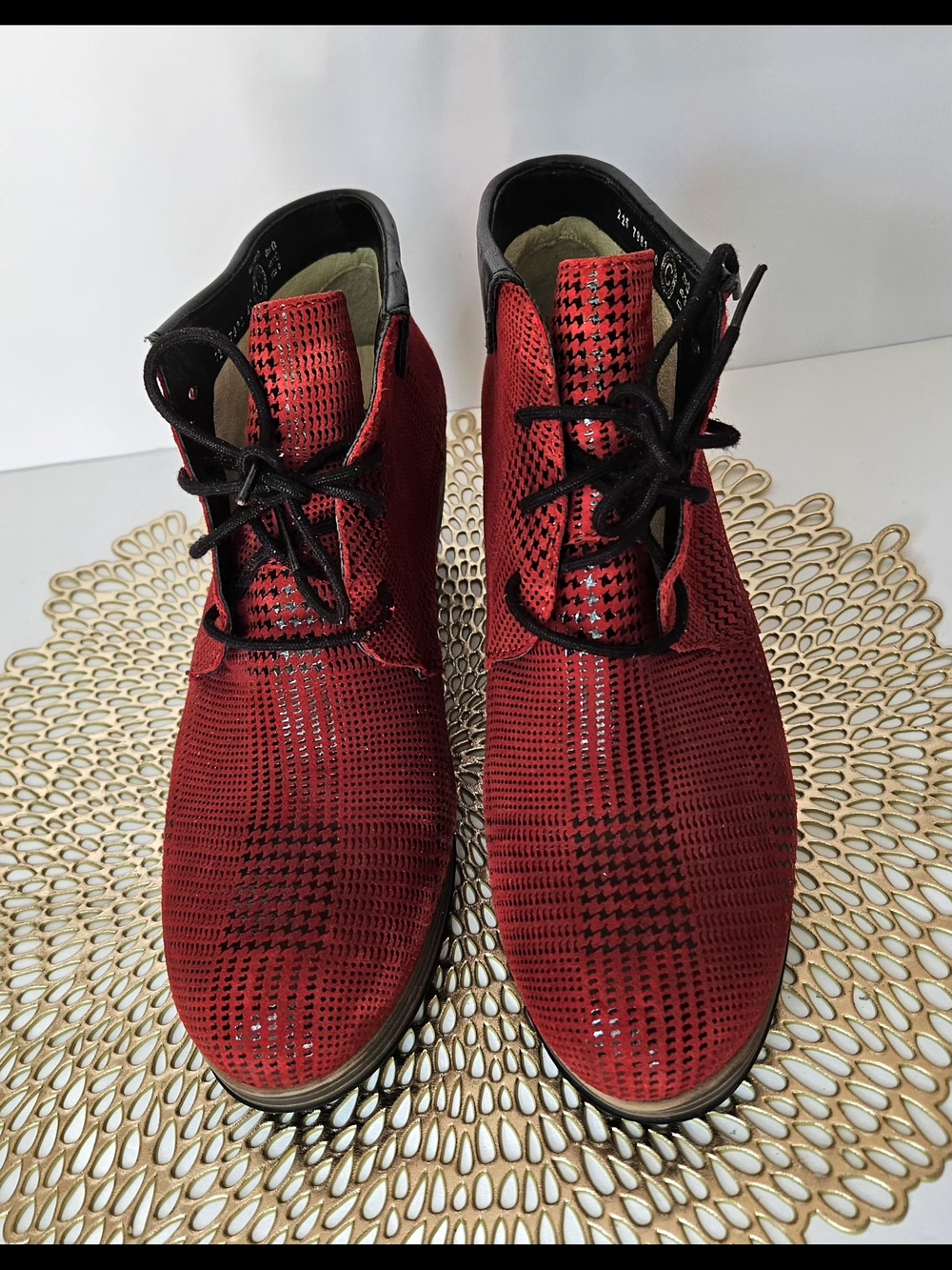 Wolky Red Textured Lace Up Ankle Boots Size 40 US 9 Heavy Mesh Houndstooth Heel - Picture 4 of 15